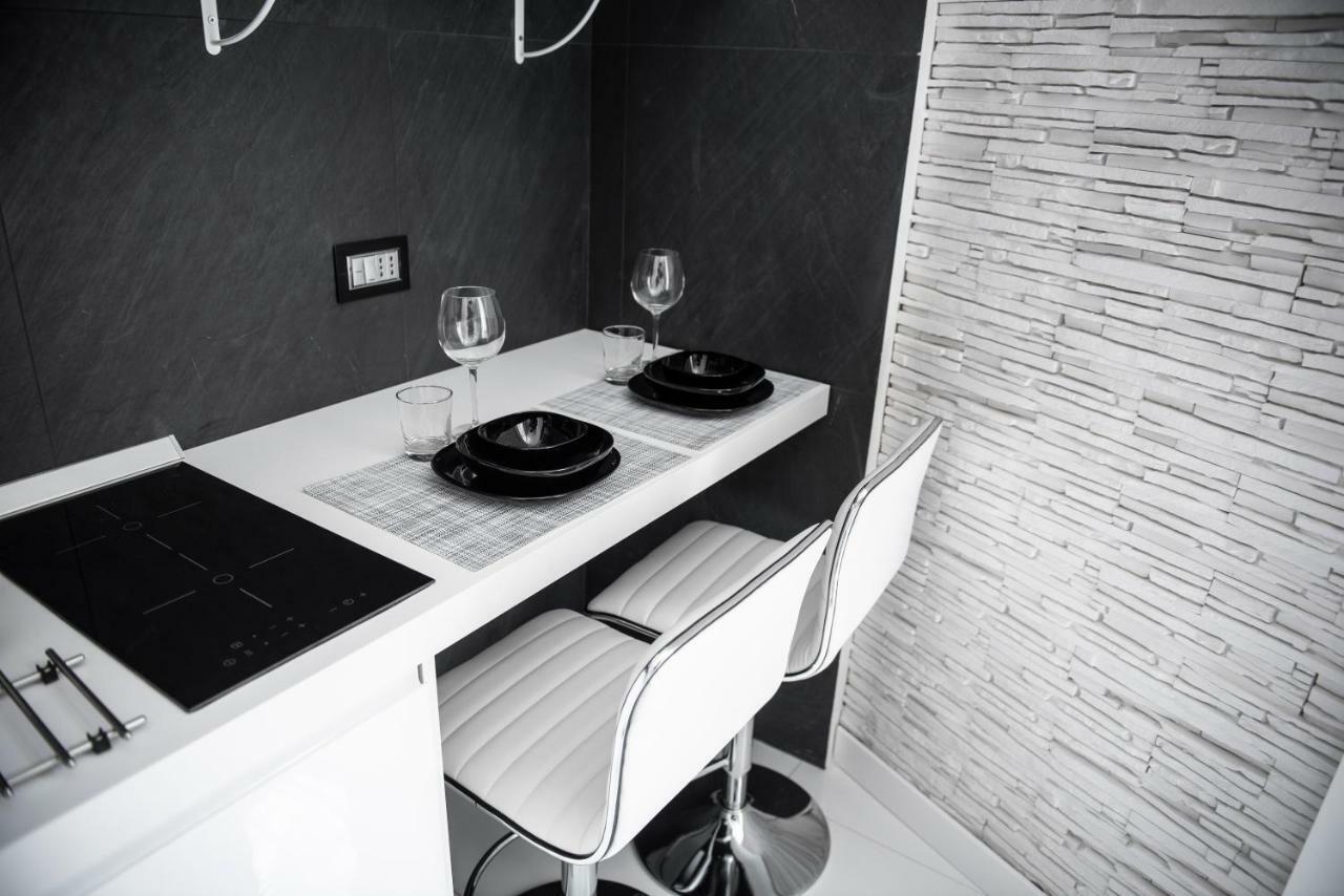 Rettifilo 201 Exclusive Rooms Naples Exterior photo